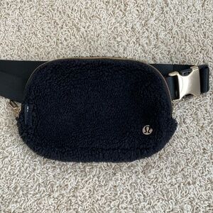Lululemon Sherpa Belt Bag in Black with gold hardware